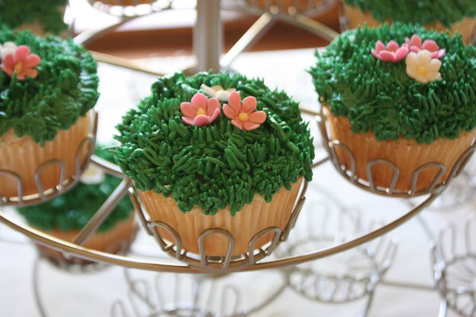 Spring cupcakes by Confections of a Bake-a-holic