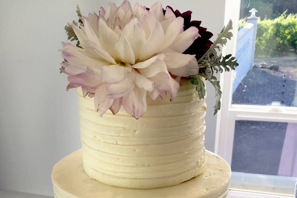 3-tier wedding cake with flowers