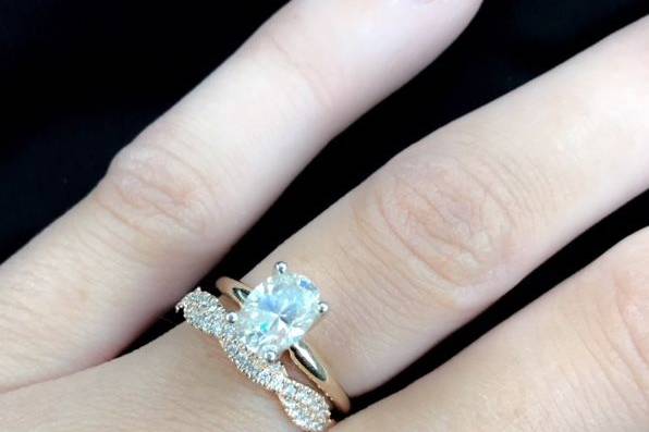 Engagement ring with wedding band