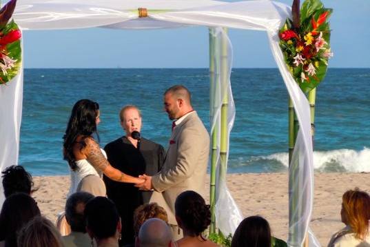 Arc.Divine.com Tahitian Bamboo weddigg canopy / chuppah,Marriott Harbour Beach, Ft Lauderdale FL