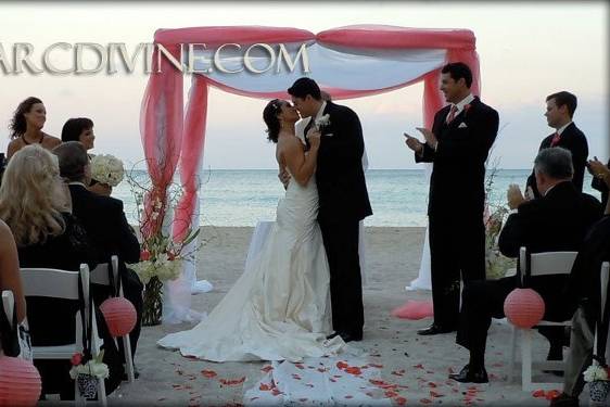 ArcDivine.com :: Miami Acrylic Chuppah Wedding Canopy Arch Rental Plastic Clear Glass