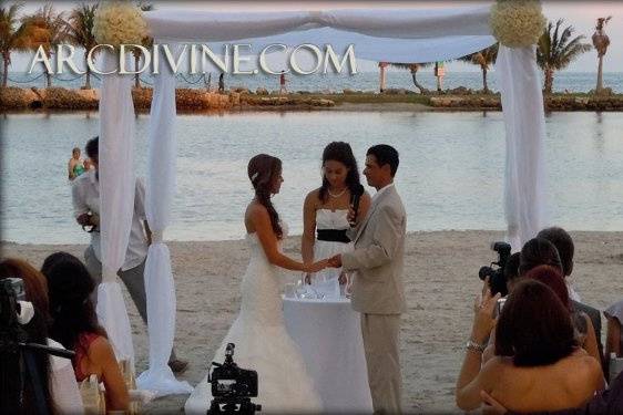 ArcDivine.com :: Miami Acrylic Chuppah Wedding Canopy Arch Rental Plastic Clear Glass