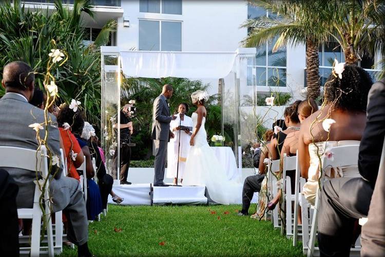 ArcDivine.com :: Miami Acrylic Chuppah Wedding Canopy Arch Rental Plastic Clear Glass