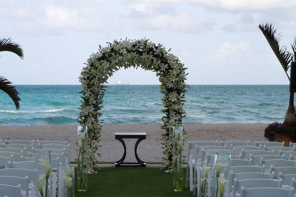 ArcDivine.com :: Miami Acrylic Chuppah Wedding Canopy Arch Rental Plastic Clear Glass