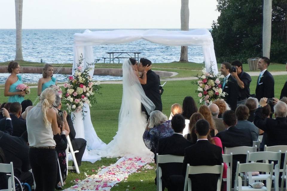 ArcDivine.com :: Miami Acrylic Chuppah Wedding Canopy Arch Rental Plastic Clear Glass