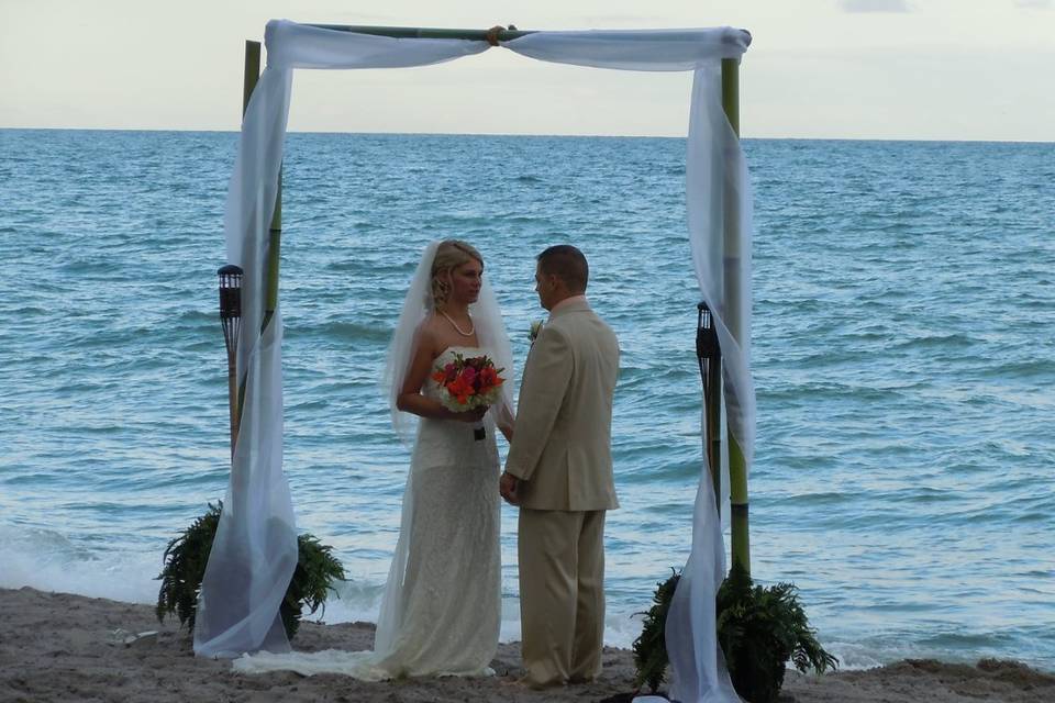 ArcDivine.com :: Miami Acrylic Chuppah Wedding Canopy Arch Rental Plastic Clear Glass