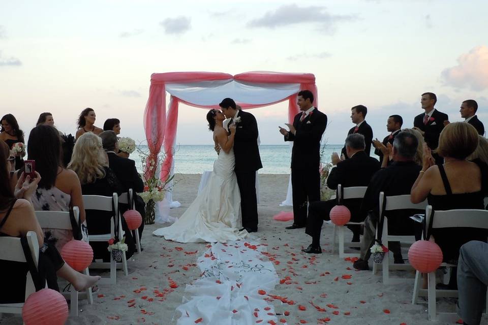 ArcDivine.com :: Miami Acrylic Chuppah Wedding Canopy Arch Rental Plastic Clear Glass