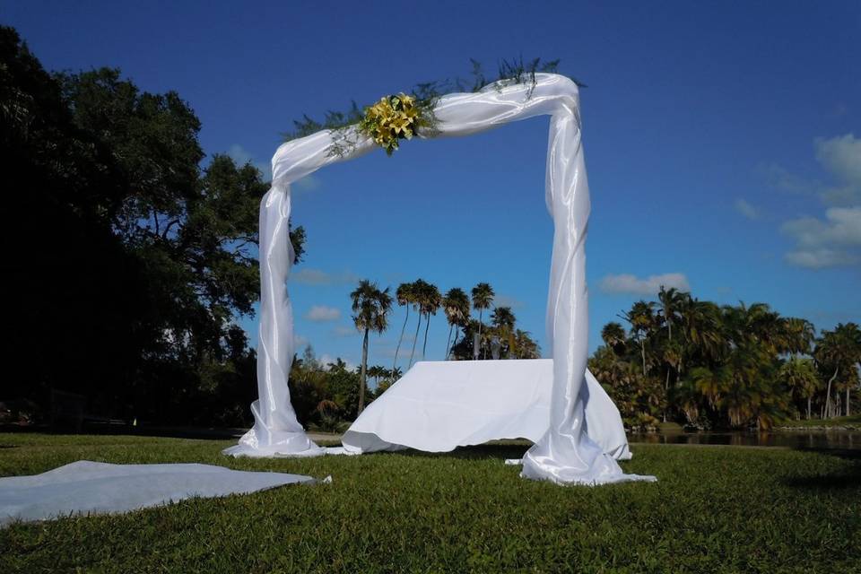 ArcDivine.com :: Miami Acrylic Chuppah Wedding Canopy Arch Rental Plastic Clear Glass