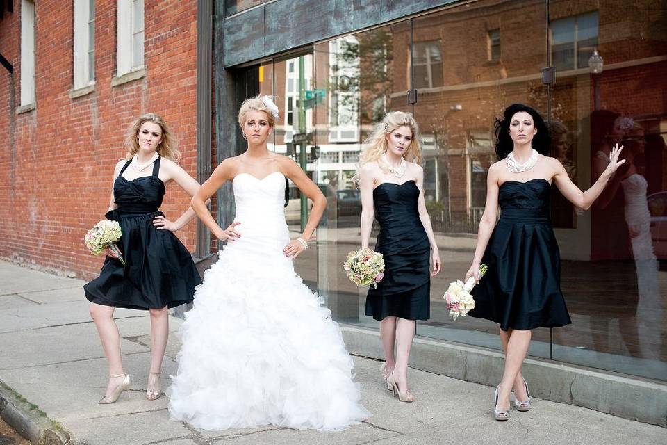 Bride and bridesmaids | Photo by Comfort Photography