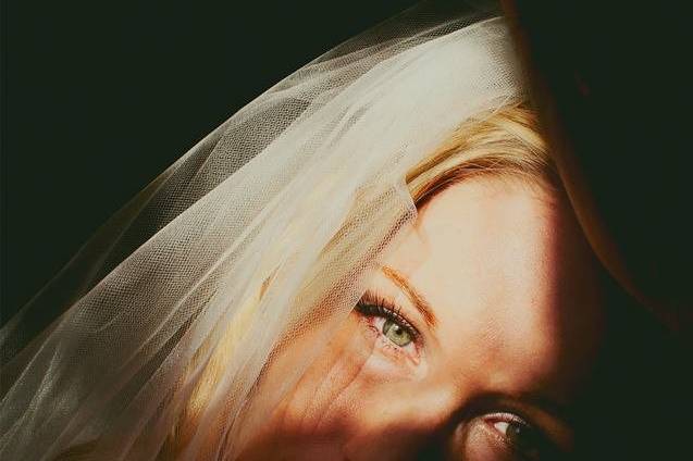 Bridal portrait | Photo by Studio Uma