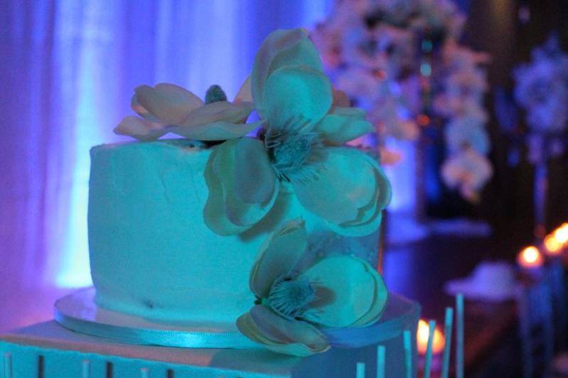 3 layered wedding cake