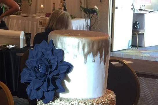 Black and White and Gold cake