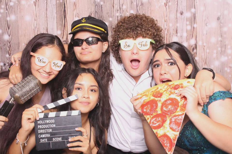 Manic 360 Photobooths  (1)