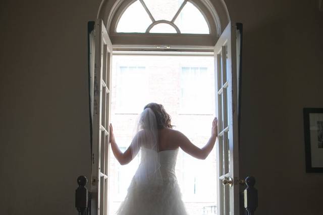 The Bridal Suite at the historic Magnolia Hotel in downtown Omaha was an all time favorite location for photos of the brides gown,details, bride and bridesmaids hanging out before the ceremony and a great wedding party gathering for cocktails following the ceremony.