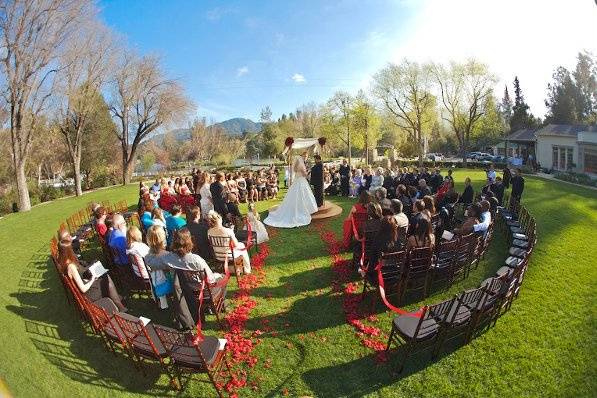a beautiful outdoor wedding in the round