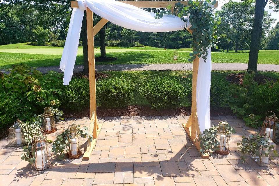 Lanterns and Arch Flowers