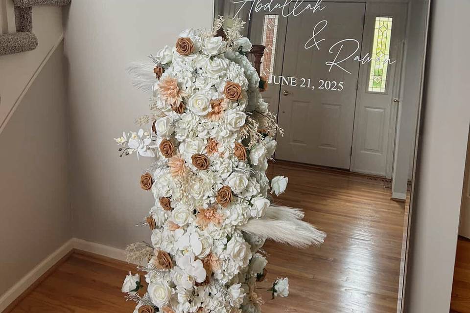 Flower stand with mirror