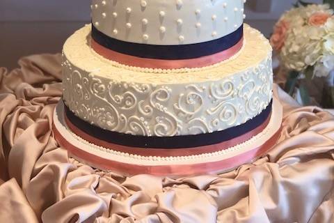 Swirls and dots in buttercream