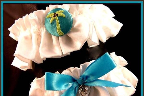 A garter set made to match a palm tree themed wedding.  The button is an exlusive Gartermaker design!