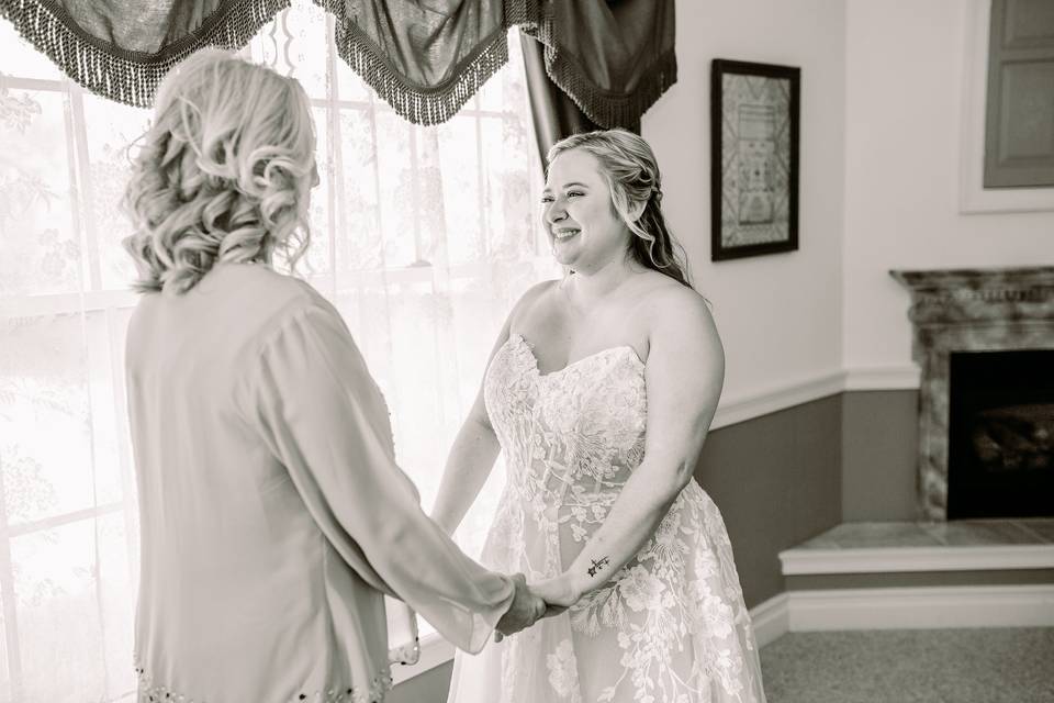 Brides shares moment with mom