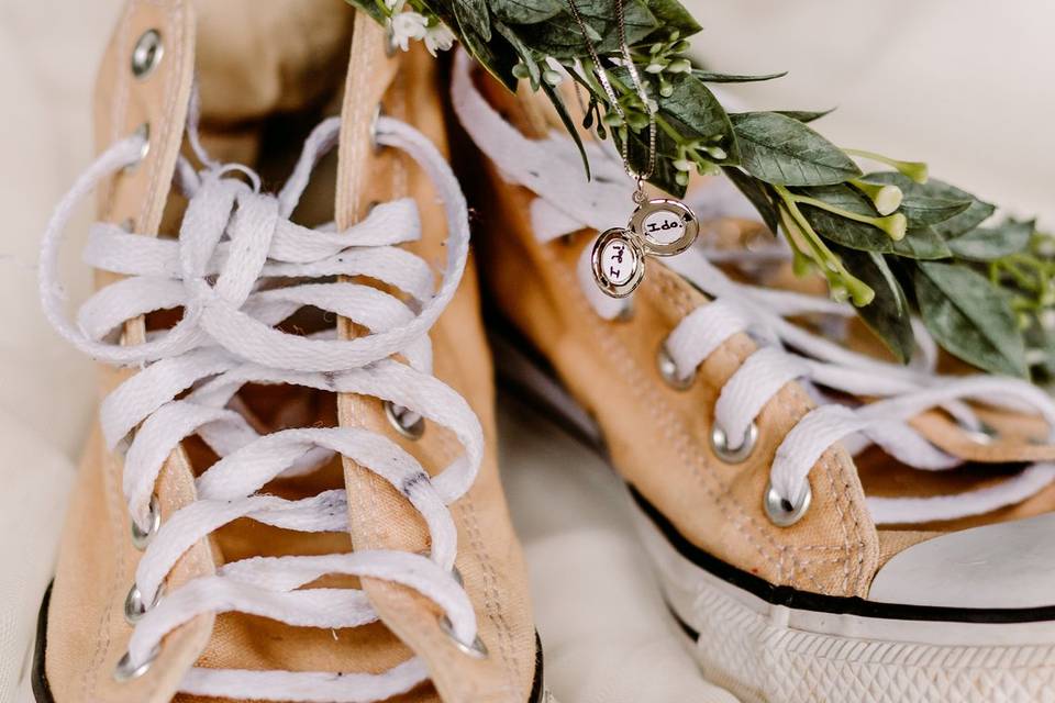 Flower crown on converse shoes