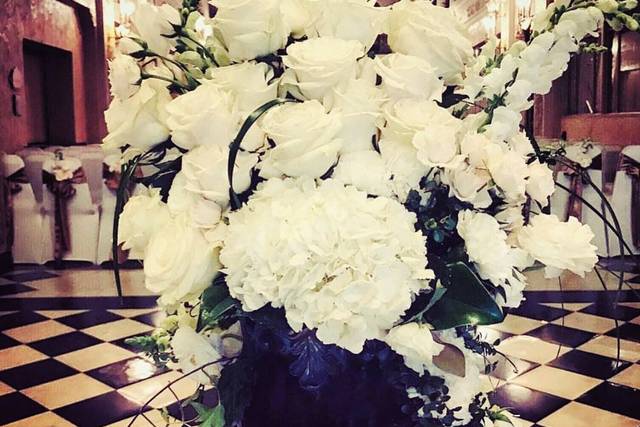 A Beautiful Day Évent Florals & Decor