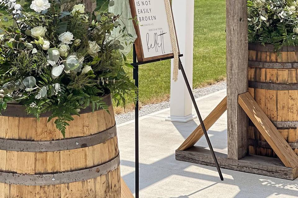 A Beautiful Day Évent Florals & Decor