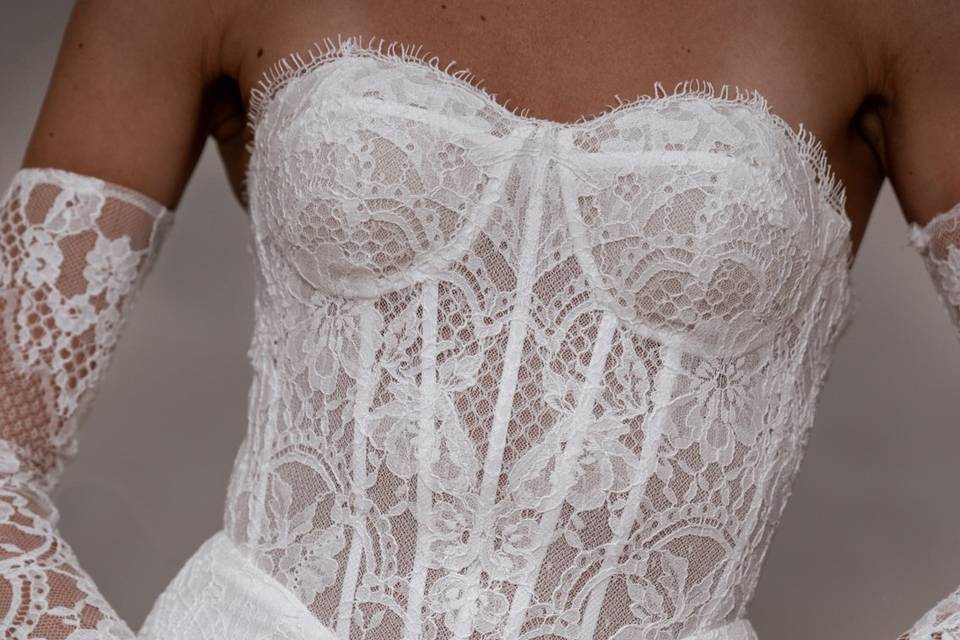 Basque waist fitted wedding dr