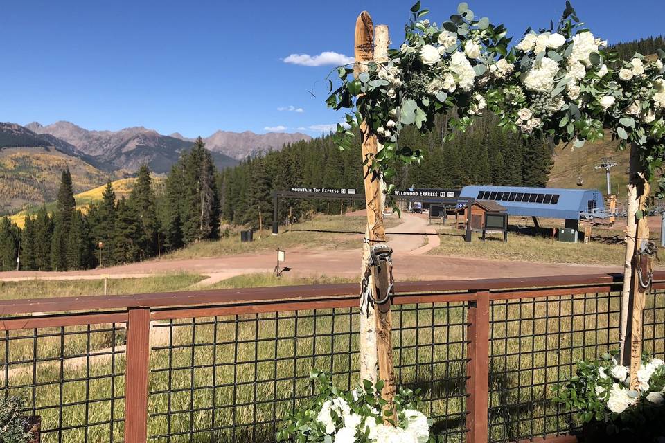 Floral arch decor