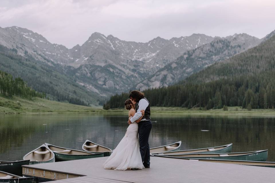 Kiss by the lake