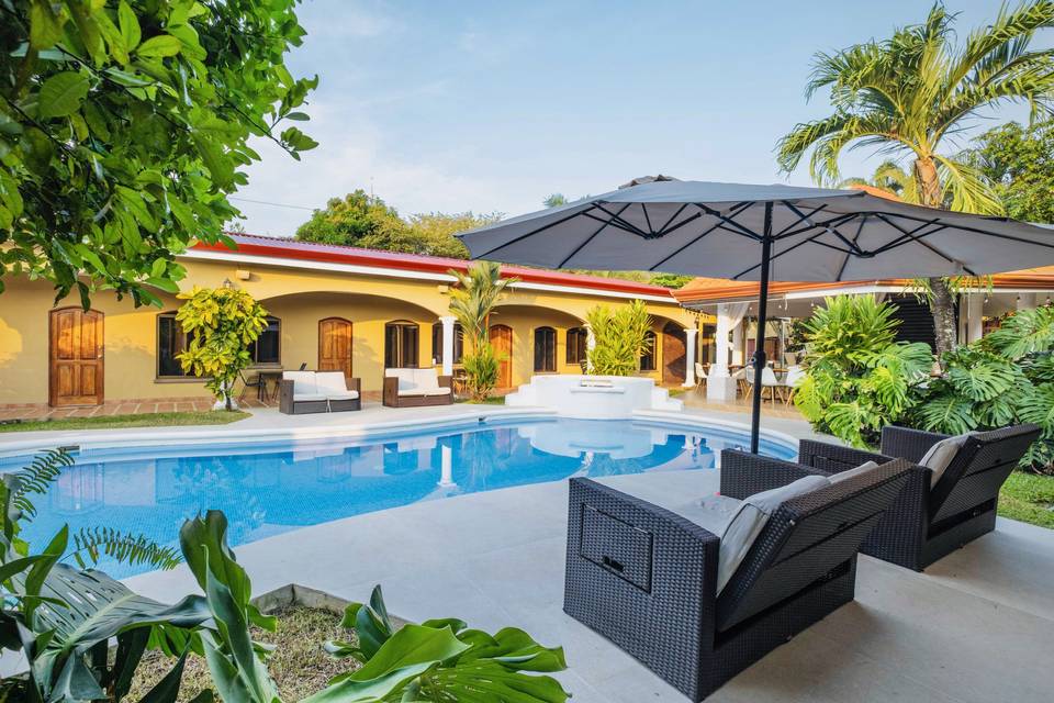 Lounge Here