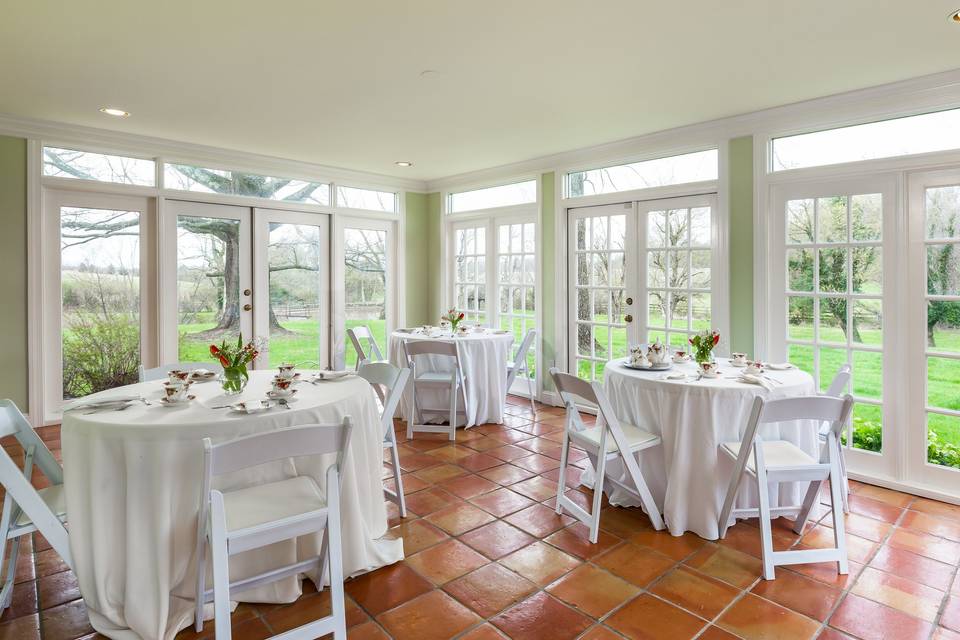 The inn at Oatlands Hamlet sunroom