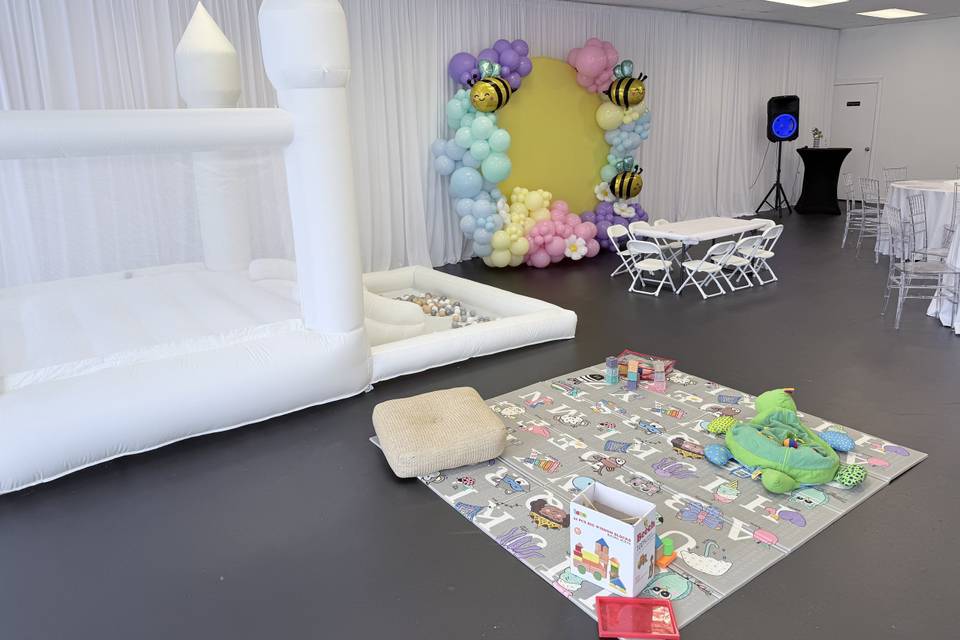 Indoor castle bounce house