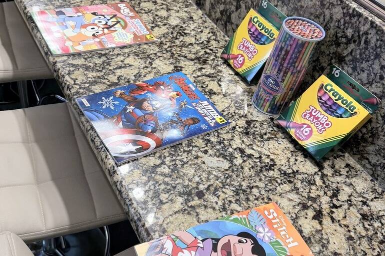 Coloring station