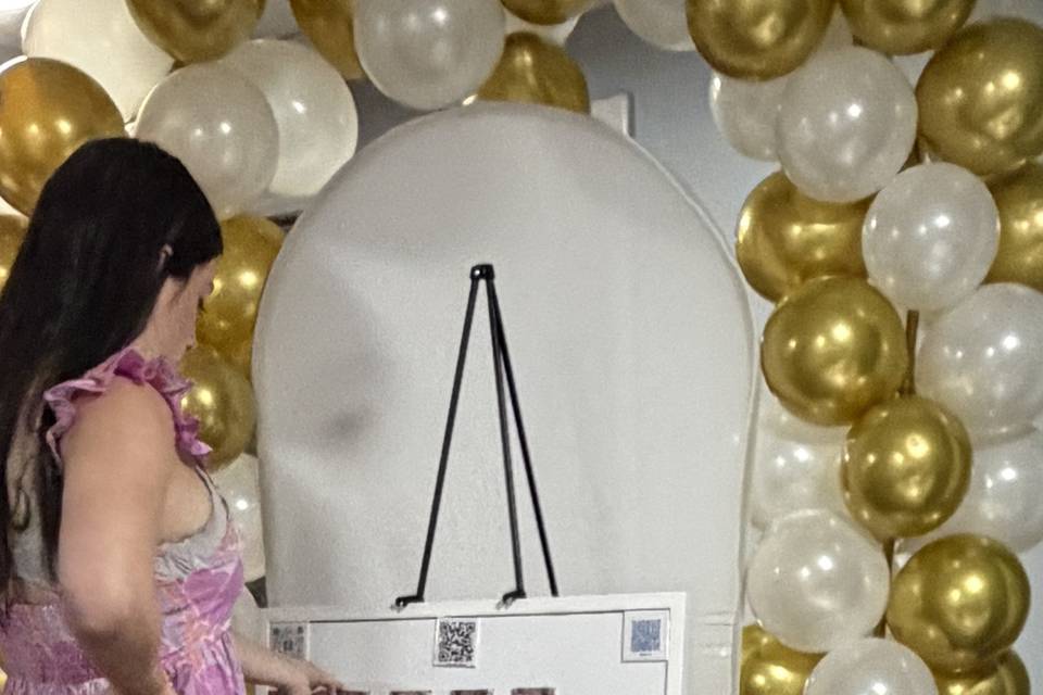 Guests select their magnet