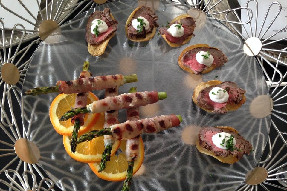 Beef tenderloin crostinis with aspargus proscuitto.