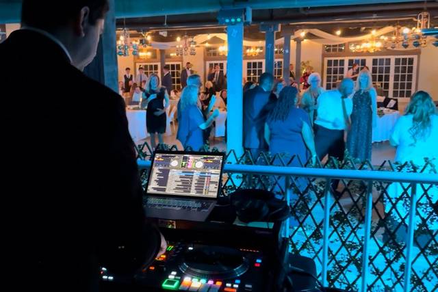 Erick DJ'ing