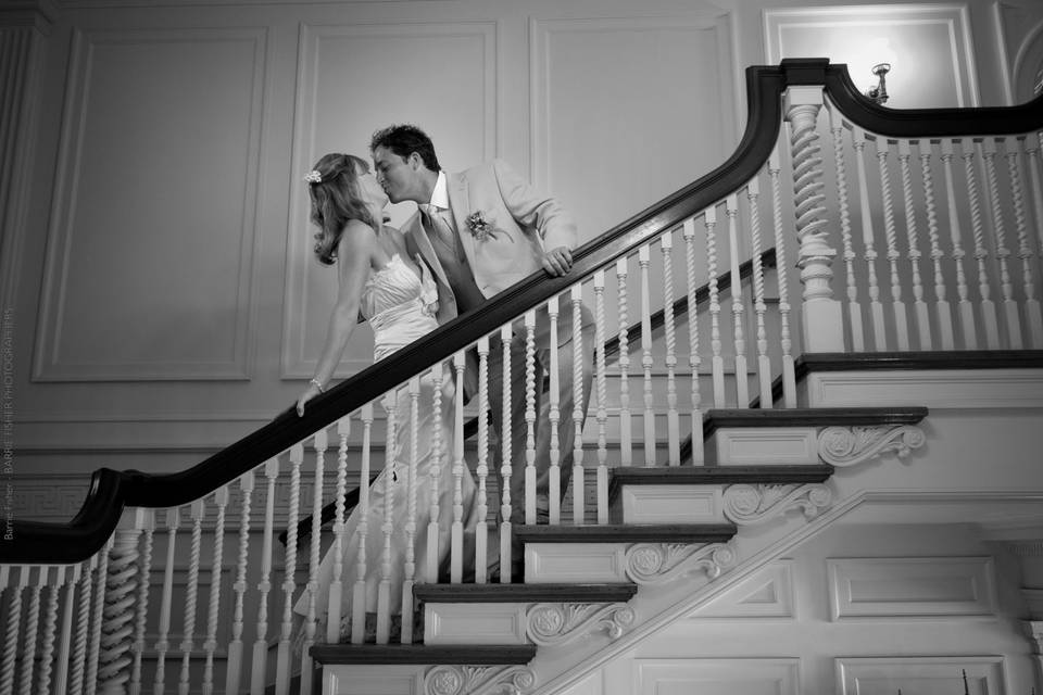 Couple kiss on the stairs