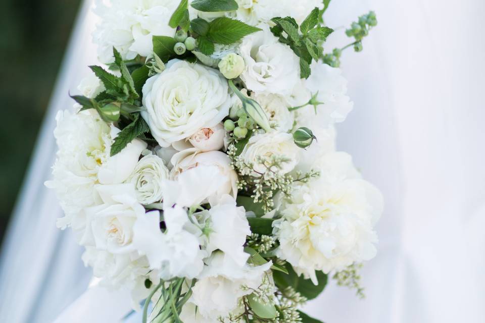 White and blush bouquet