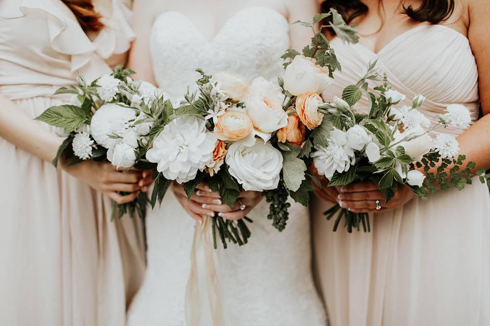 Bride and the bridesmaids bouquets