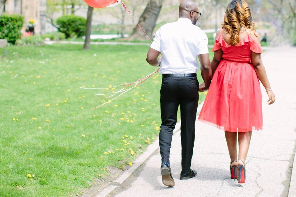 Red balloons as a prop for an engagement session.