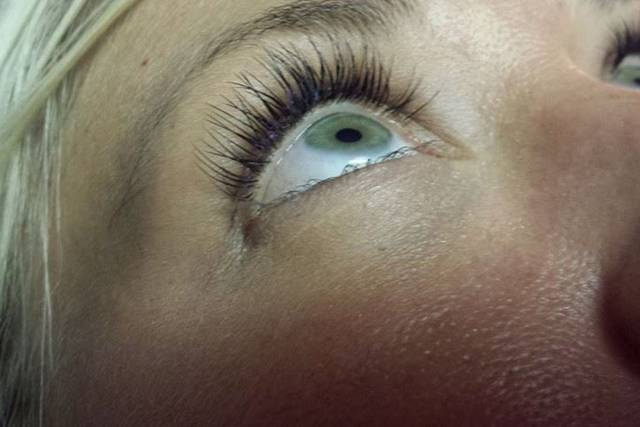 Full set of faux mink Xtreme eyelash extensions. 65-70 lashes
