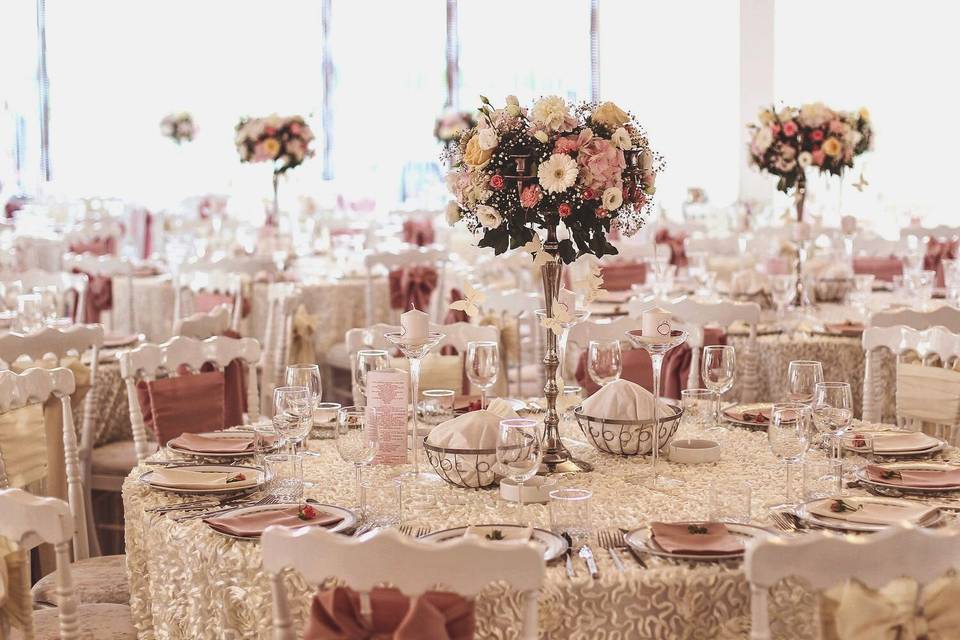 Pink table decor