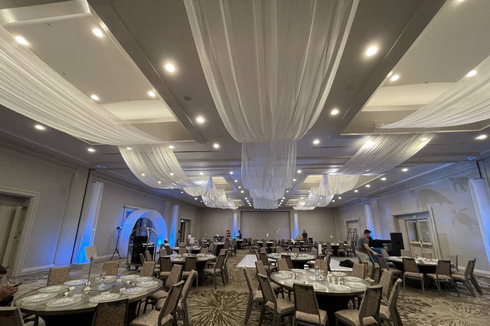 Lineal wave ceiling drape