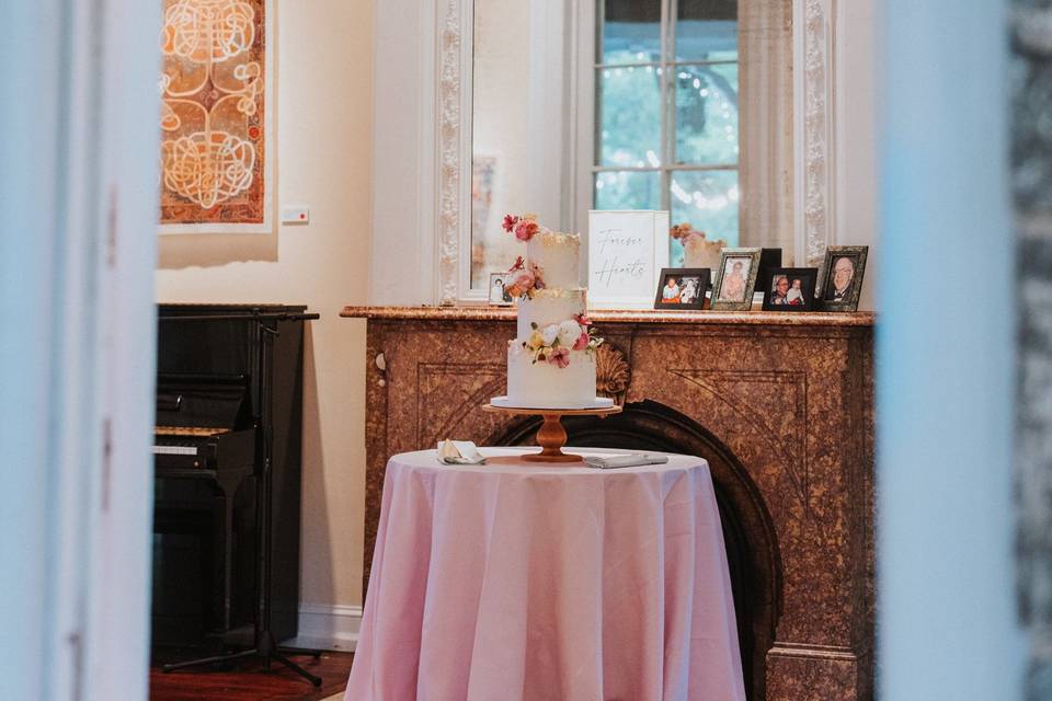 Indoor Cake Cutting