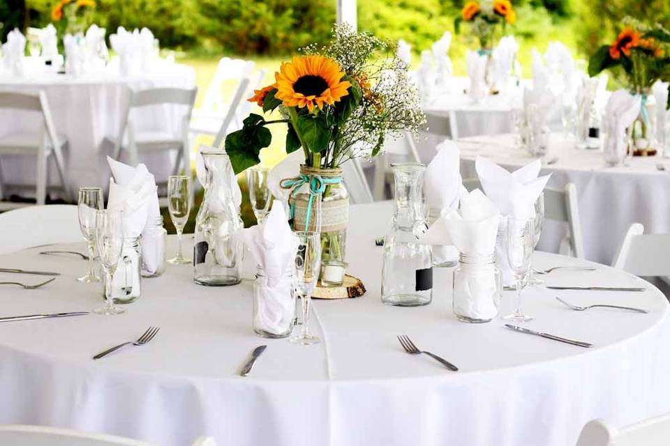 Table settings by Pierrot Catering. Each guest received a handled mason jar for iced tea and lemonade