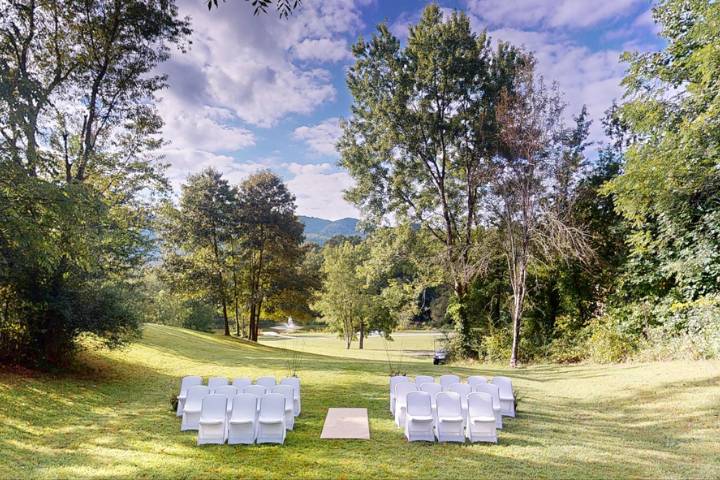 Woodland meadow ceremony