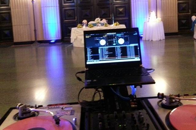 DJ mixer