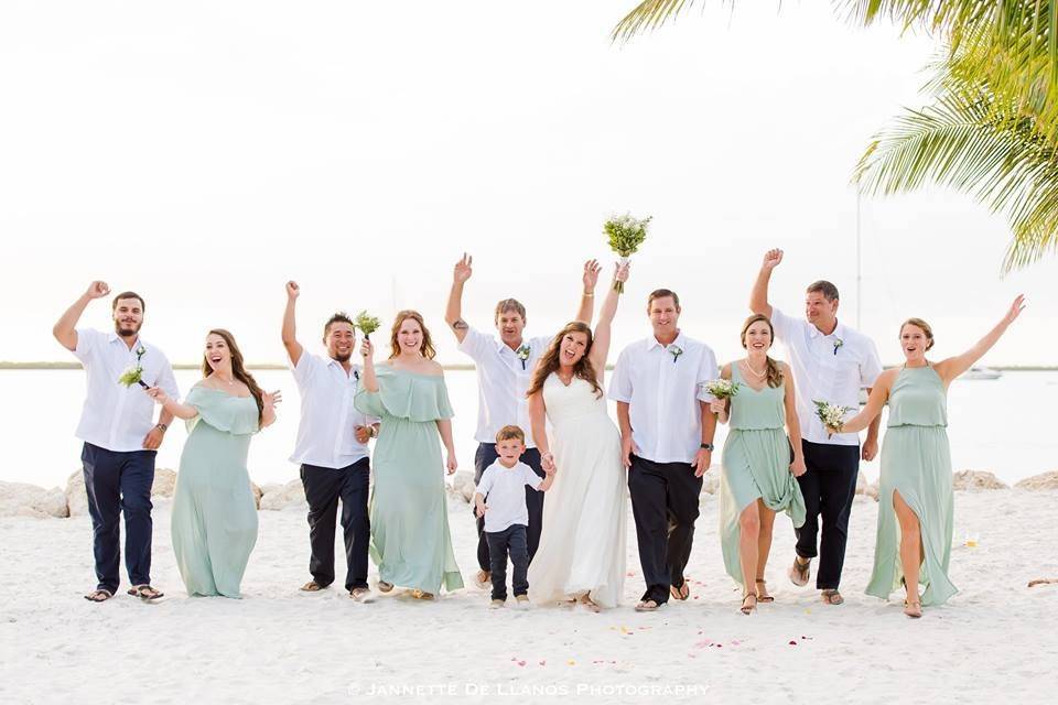 The couple with the bridesmaids and groomsmen