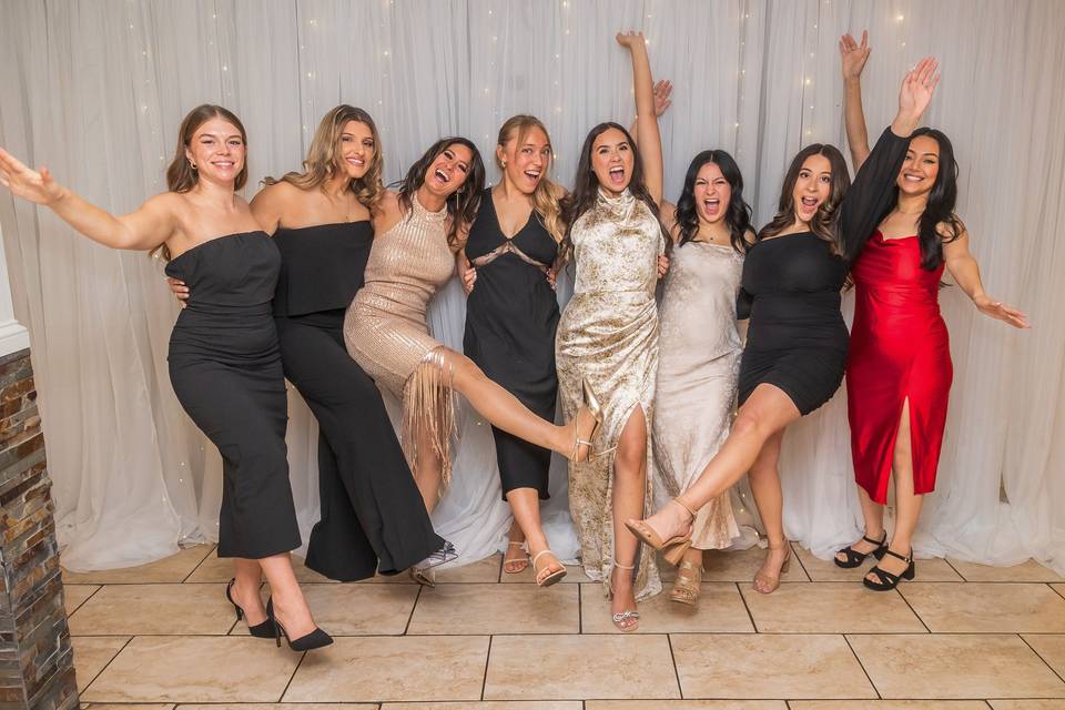 Ladies in the winecellarhttps: